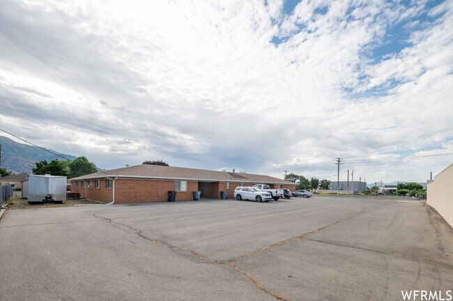 Building Photo - Golden Ridge Apartments