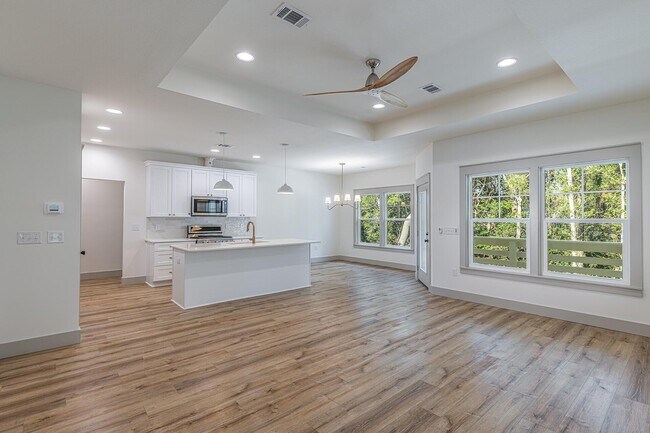 Building Photo - 110 4th St