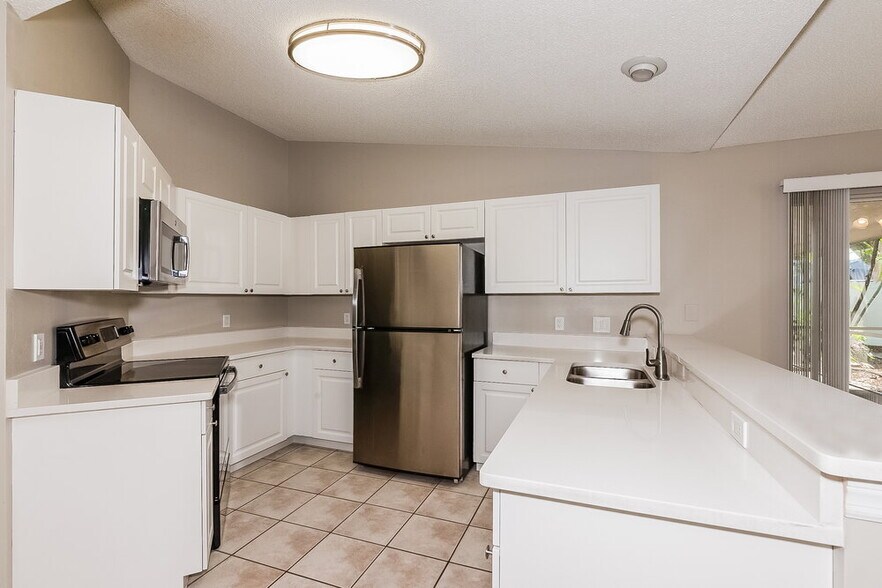 Building Photo - 2444 Briar Oak Cir
