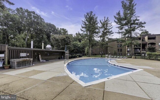 Building Photo - 11232 Chestnut Grove Square