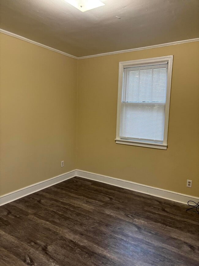 Building Photo - 901 Miller Rd