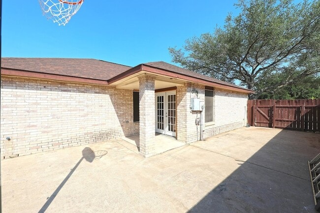 Building Photo - 1932 Denmark Ln