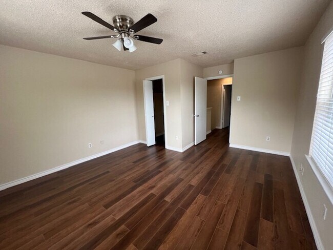 Building Photo - 101/103 Hughson Court