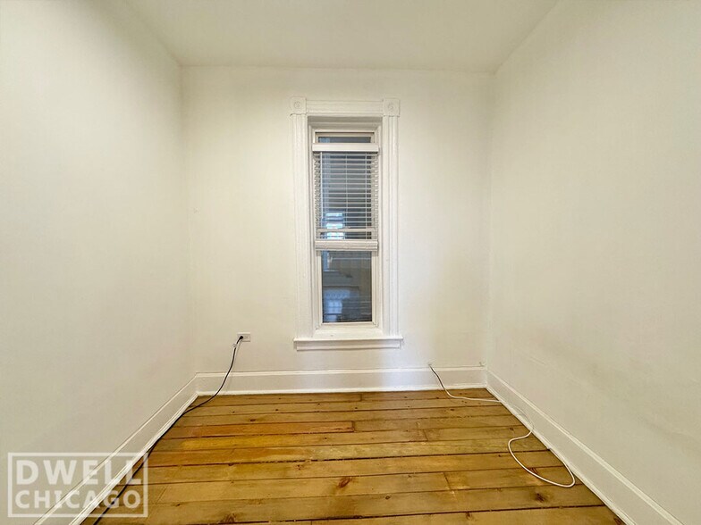 Building Photo - 1362 N Bosworth Ave