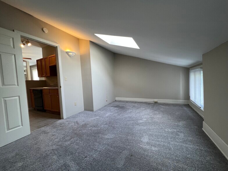 Building Photo - 2349 Wheeler St