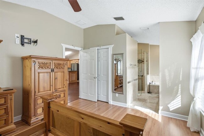 Building Photo - 349 Fountainview Cir