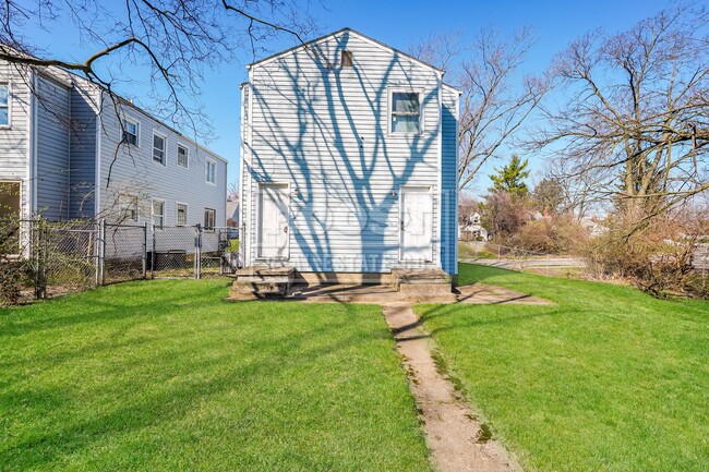 Building Photo - 108 Columbian Ave