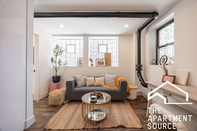 Building Photo - 941 W Carmen Ave