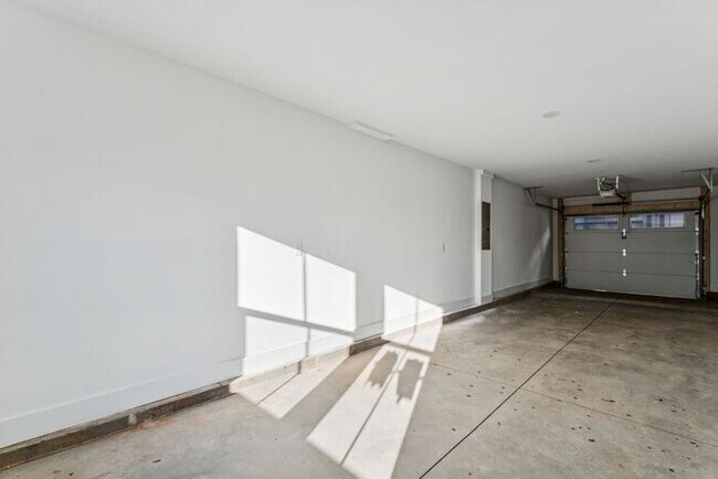 Building Photo - High-End 2BR Townhome | Rooftop Terrace + 2-Car Garage | 24-Unit Community