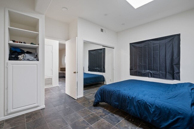 Building Photo - One bedroom home available now in prime So...