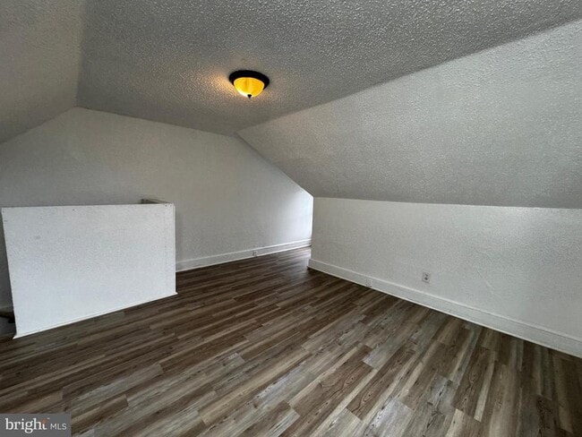 Building Photo - 323 E Vine St