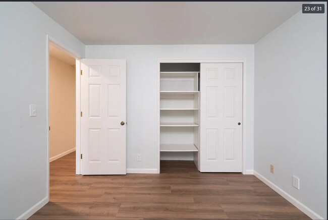 Building Photo - 3-bedroom Gem On Burlington Golf Course