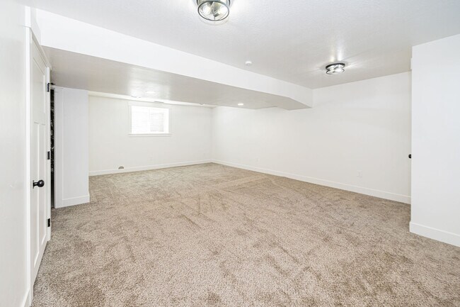 Building Photo - 8410 S 890 E