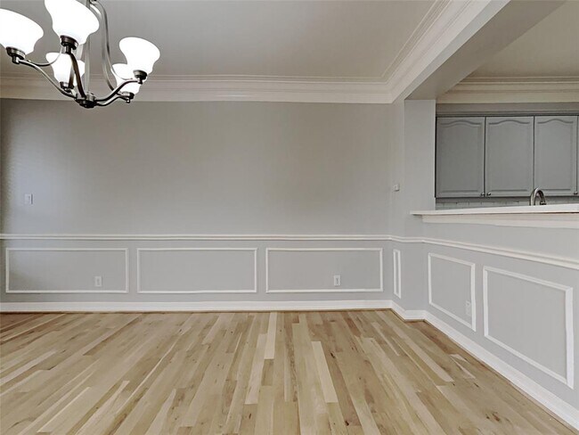 Building Photo - 839 Rosine St