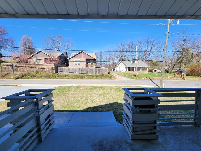 Building Photo - Oakley Rental with Most Utilities Included!