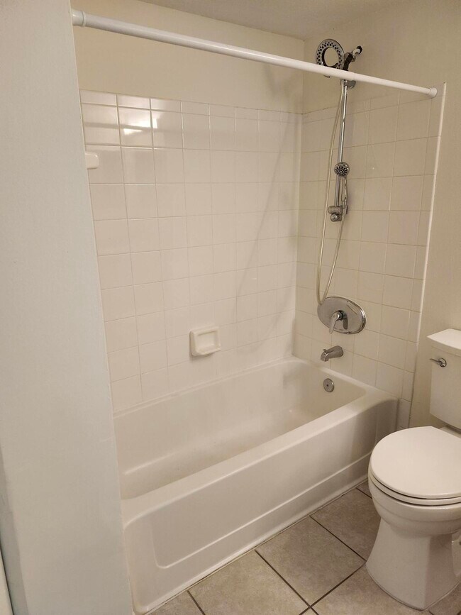 Building Photo - 1009 Villa Cir