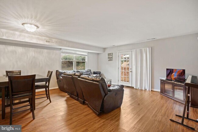 Building Photo - 405 N Beauregard St