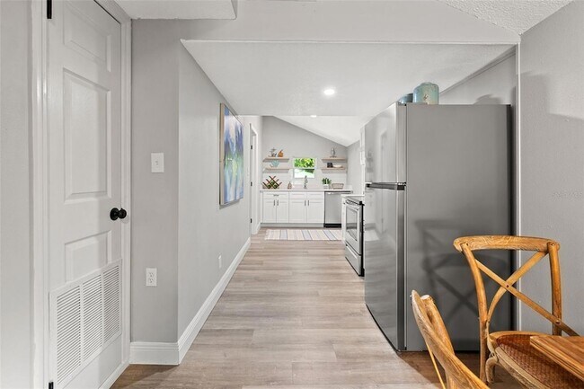 Building Photo - 1606 E Osborne Ave