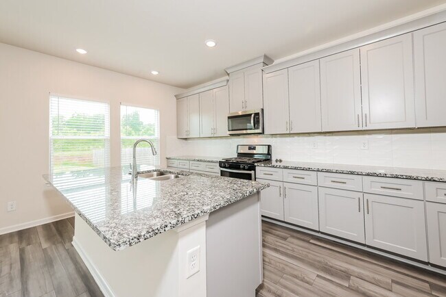 Building Photo - 5834 Un Grv Dr