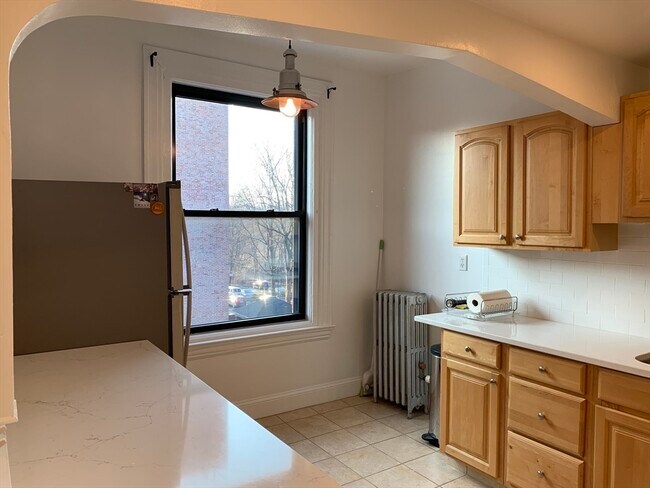 Building Photo - 1064 Beacon St