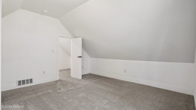 Building Photo - 407 W 1st Ave