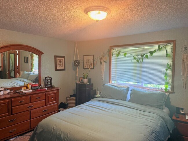 Building Photo - 4Bd/2Ba Mukilteo Home