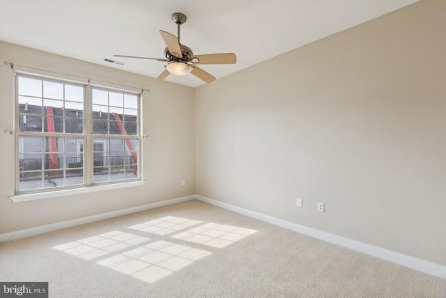 Building Photo - 105 Captains Way