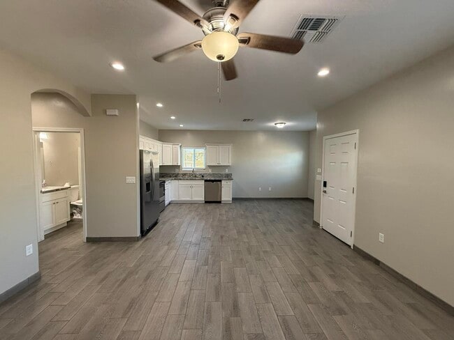 Building Photo - 803 N Van Alstine St