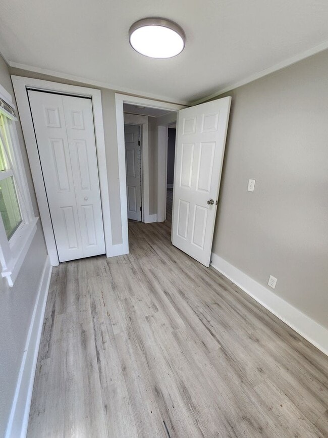 Building Photo - Spacious 3-Bedroom, 1-Bathroom Home AVAILA...