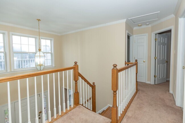 Building Photo - 4 bed, 2.5 bath Single Family Home in Char...