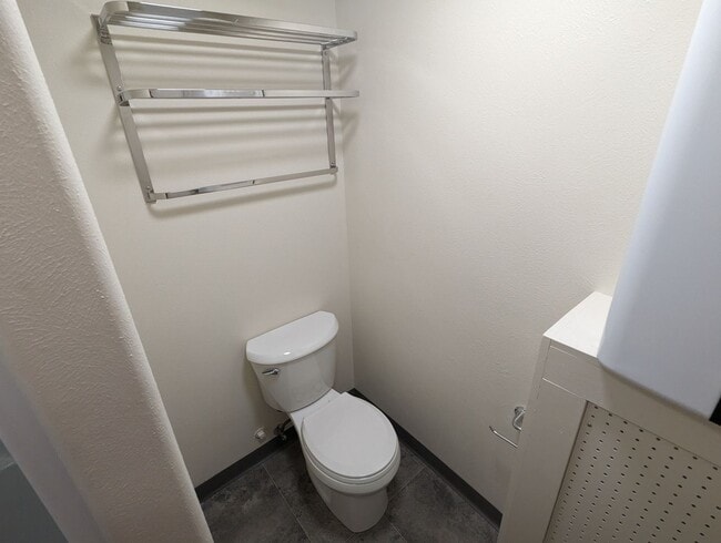 Building Photo - JAC1420