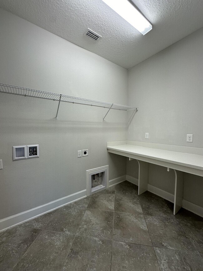 Building Photo - 24 Woodsong Ln