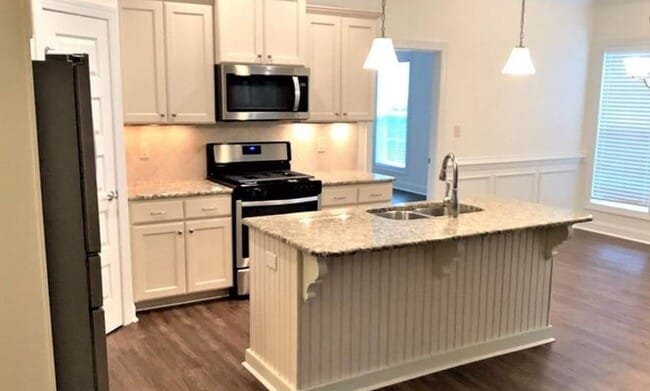 Building Photo - 756 Varina Ln