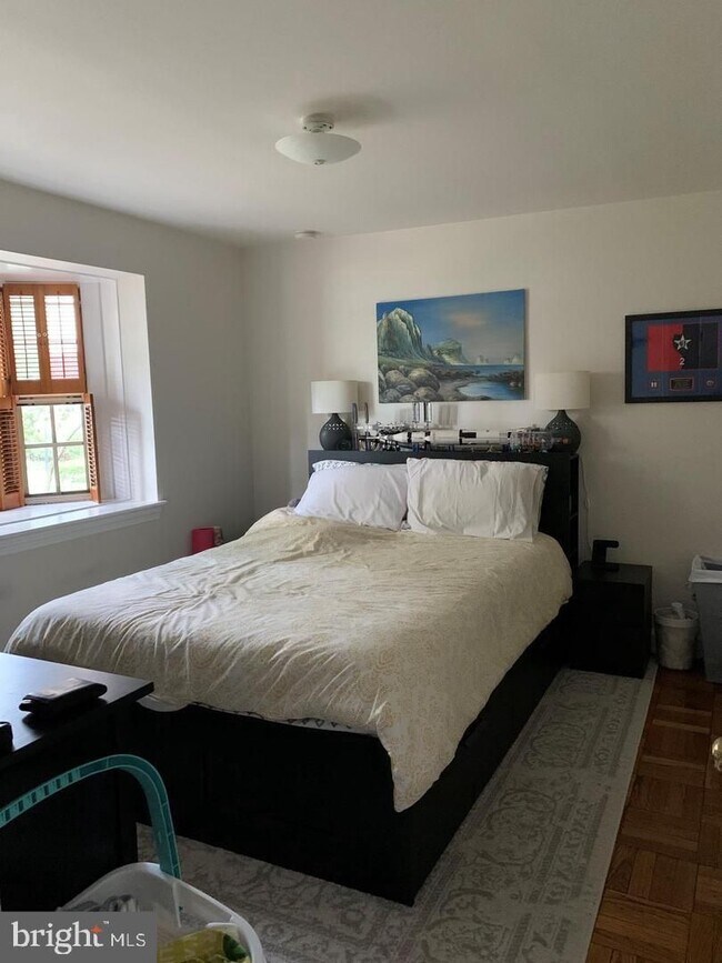 Building Photo - This cozy unit combines convenience, comfo...