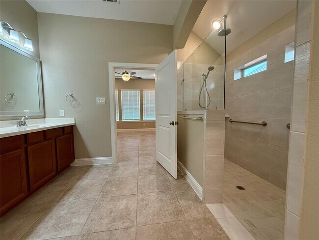 Building Photo - 18211 County Shores Ln