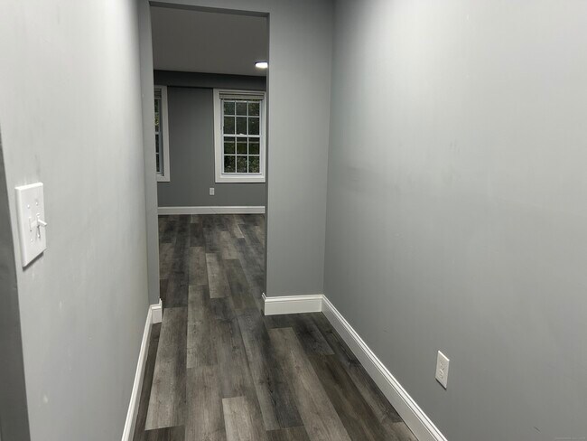 Building Photo - 92-98 Boswell Ave