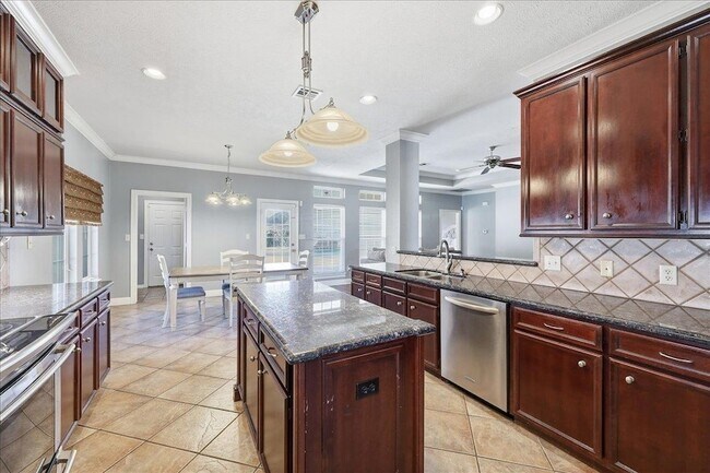 Building Photo - 2490 Amberwood Dr