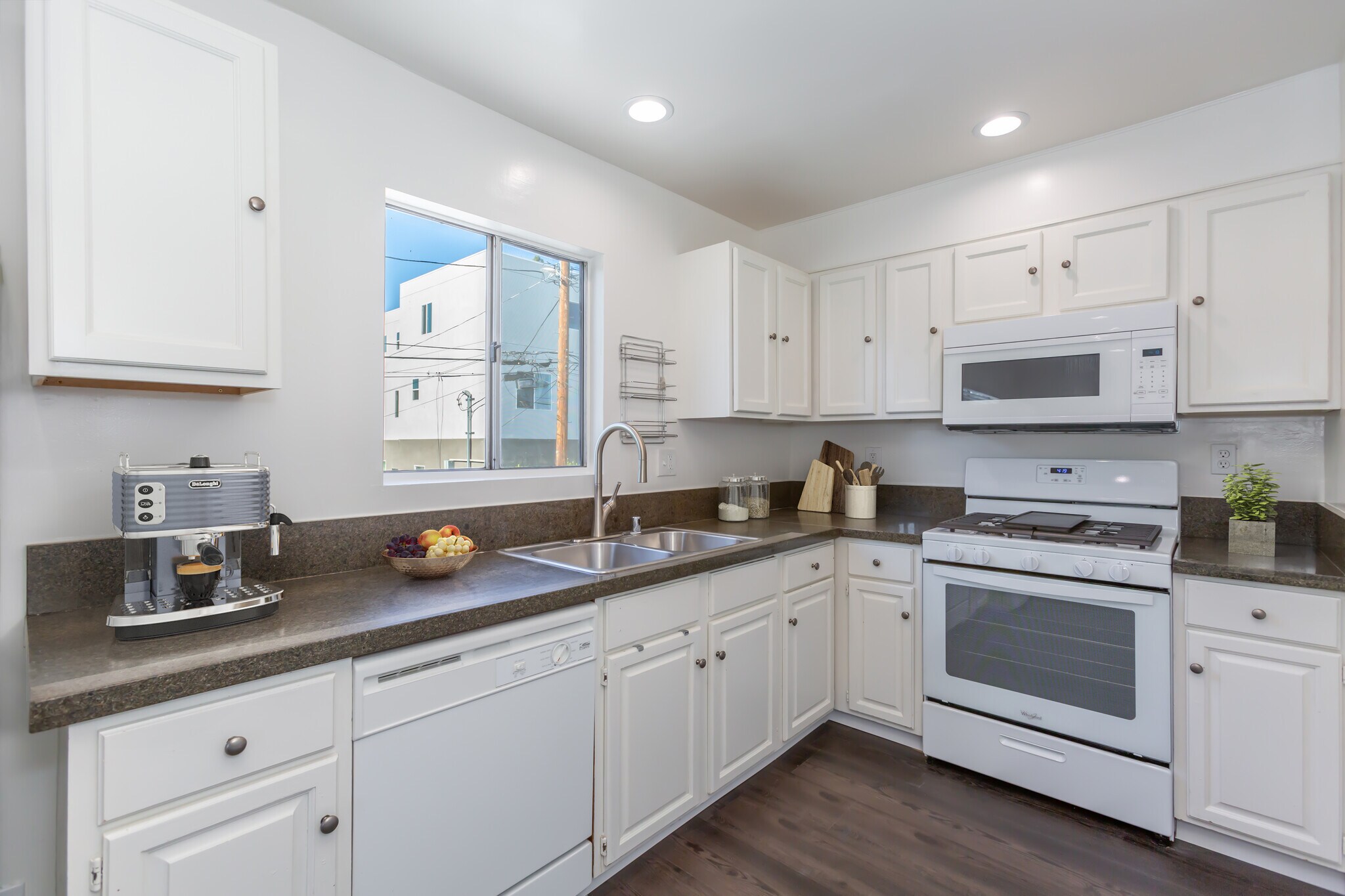 Kitchen - 11481 Cumpston St