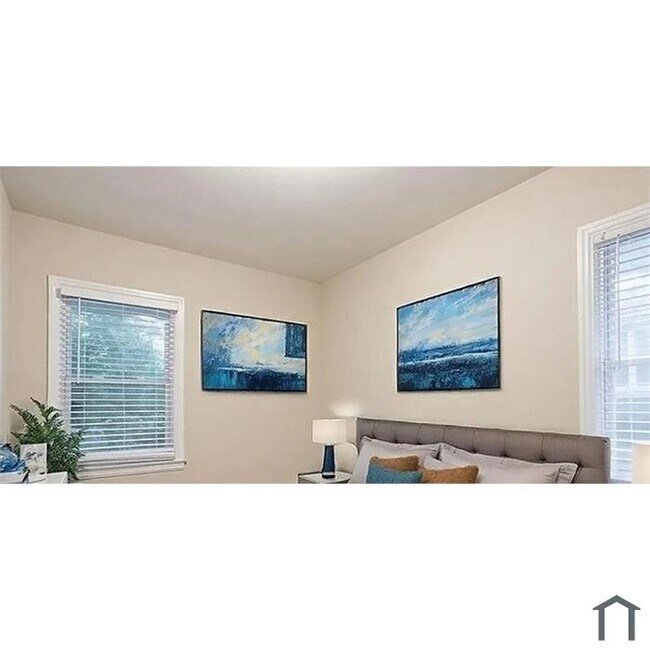 Building Photo - Spring