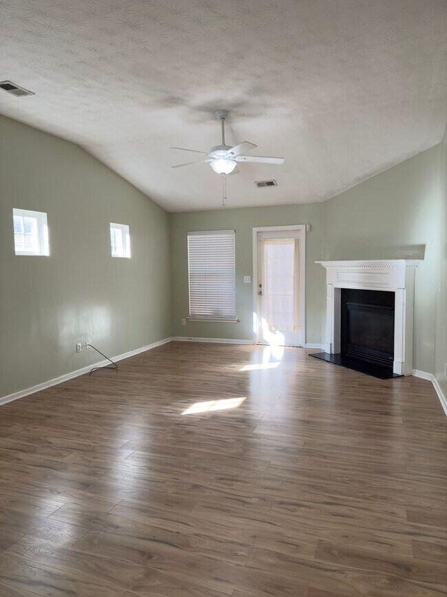 Building Photo - Charming 3/2 in Dallas, GA