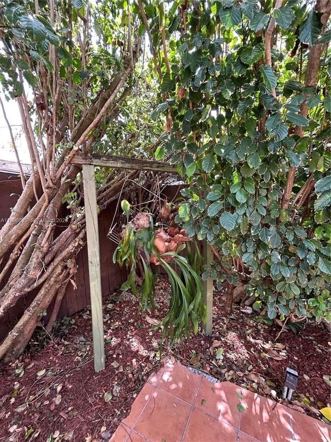 Building Photo - 8910 SW 4th Ln