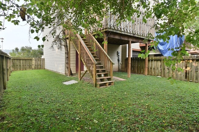 Building Photo - Townhouse in Highspire