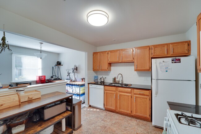 Building Photo - 160 Stirling Ln