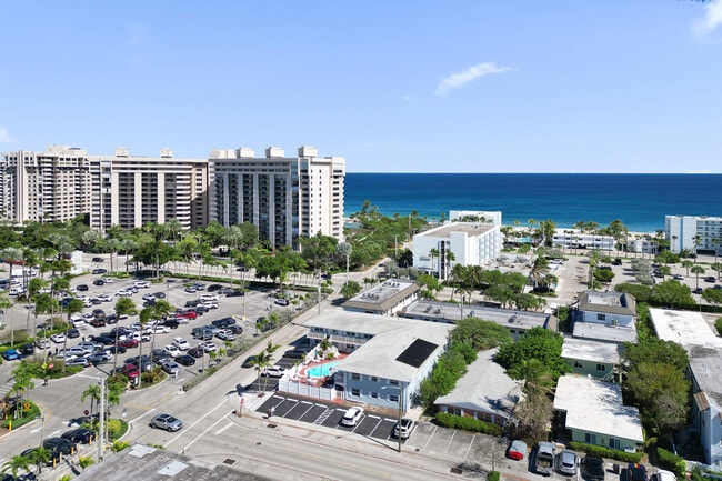 Building Photo - 4658 Bougainvilla Dr