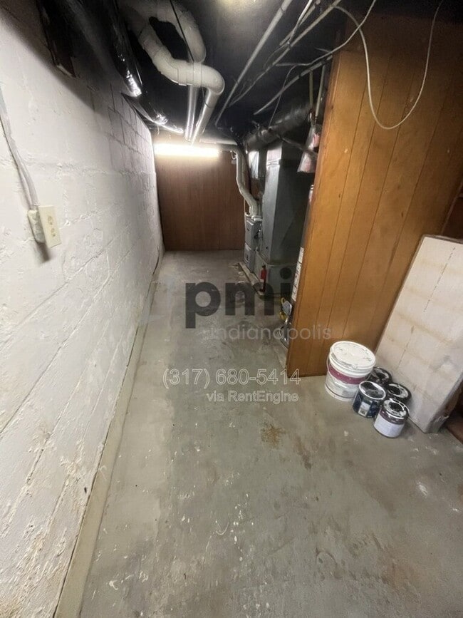 Building Photo - 1425 W Washington St