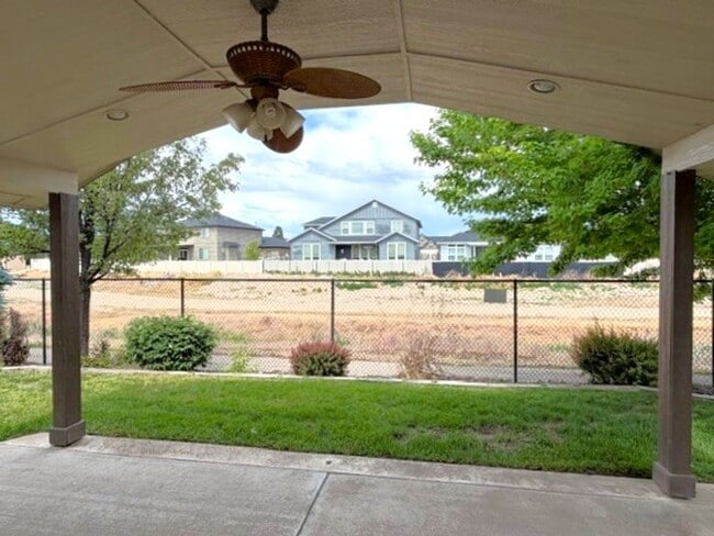 Building Photo - Beautiful 3 be 2 bath home with office in Meridian just off Locust Grove and Amity