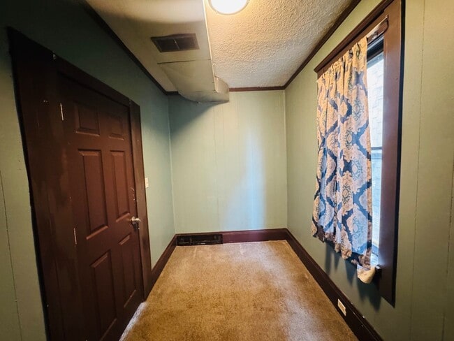 Building Photo - 3621 Sackett Ave