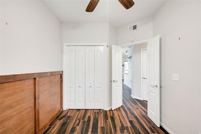 Building Photo - 6000 Shepherd Mountain Cove