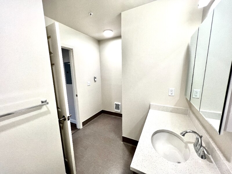 Building Photo - 2330 Yakima Ct