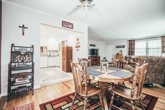 Building Photo - WOW! 4 BR 2.5 BA house w/ 1 acre of land a...